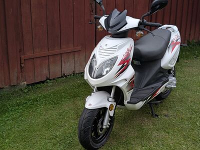 Väikse läbisõiduga roller Sachs Speedjet 50