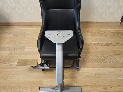Playseat Evollution + Rööpad + Käigukastihoidik