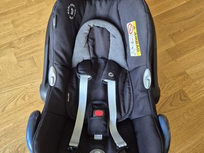 Maxi-Cosi CabrioFix turvahäll + FamilyFix (ISOFIX)