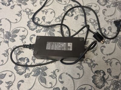 Microsoft XBOX ONE TOITEPLOKK VAHELDUVVOOLUADAPTER XB1
