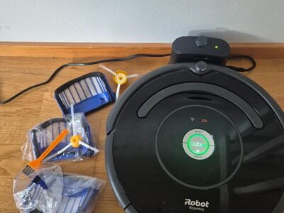 IRobot Roomba 671 robottolmuimeja + laadimisdokk