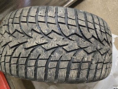 Naastrehvid 295/40/21 TOYO Observe G3 Ice