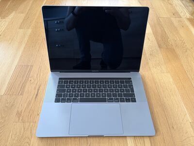 MacBook Pro 15" Touch Bar 2018