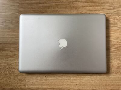 15" MacBook Pro Mid 2010 i5 + laadija(mitte origin