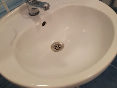 Kraanikauss segistiga, valge