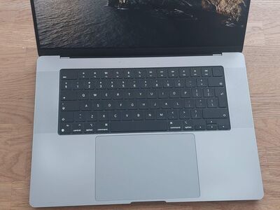 Macbook Pro 16" M1 32GB RAM 1TB HDD