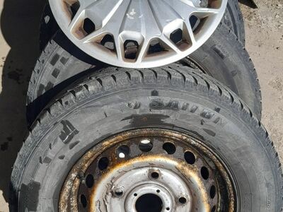 Ford kaubiku 15" veljed + rehvid