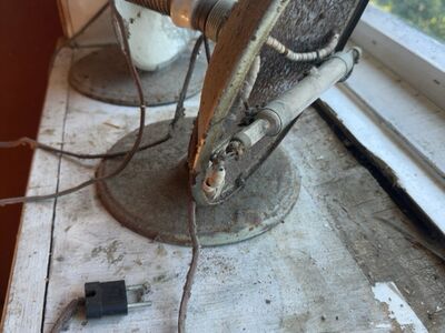 Vanad elektrilised reflektorsoojendid – 3 tk