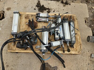 Различные гидронасосы и цилиндры