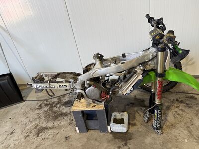 Varuosadeks Kawasaki KX250FCC