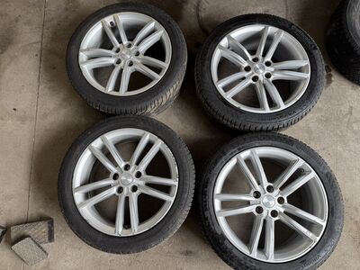 Tesla 19” veljed + 245/45R19 Continental rehvid