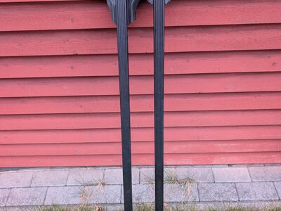 Thule mustad katuseraamid