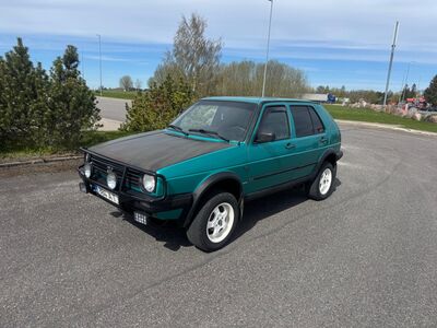 Volkswagen Golf Country 1,8 nelivedu