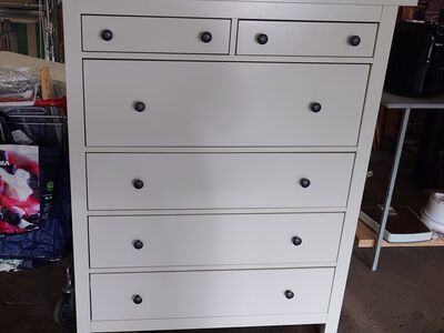 Hemnes kummut (IKEA)