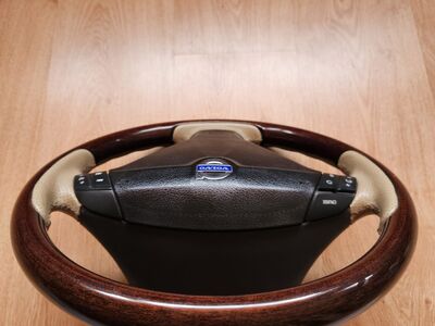 Volvo puidust rool