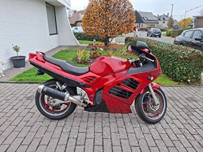 SUZUKI RF900