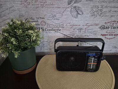 Panasonic raadio RF2400 + Philips kõrvaklapid