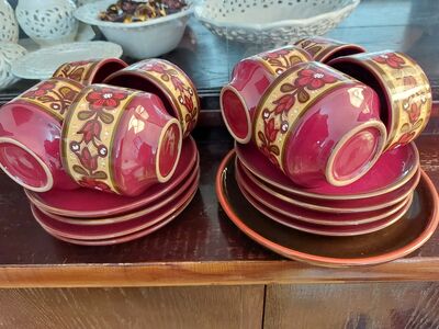 Kaunis tasside komplekt
