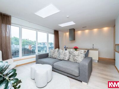Läbi kahe tasapinna ja suure katuseterrassiga