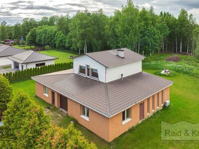 RUUMILAHENDUS

Maja suletud netopind on 184,7 m²