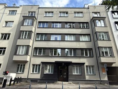 Müüa avar ja valgusküllane korter Tallinna südalinnas hinnatud Kentmanni tänaval asuvas vääri