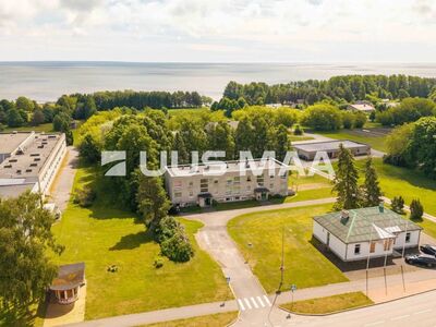 Salme keskuses 200m merest. Hinna sees garaaž! Airbnb valmidus!