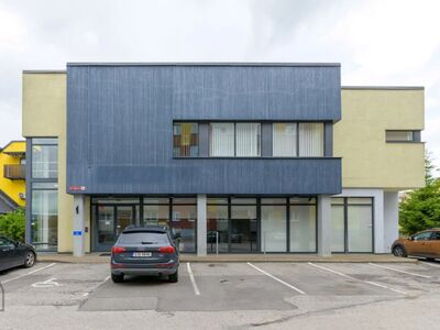 Rakvere südames, bussijaama vahetus läheduses on üürile anda äriruumid, mis sobivad hästi medi