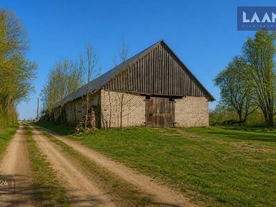 Müüa tootmismaa, lao- ja kõrvalhoonega.