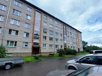 Sillamäe vaikses ja rohelises piirkonnas on müüa 2-toaline korter aadressil Roheline TN 5, pindal