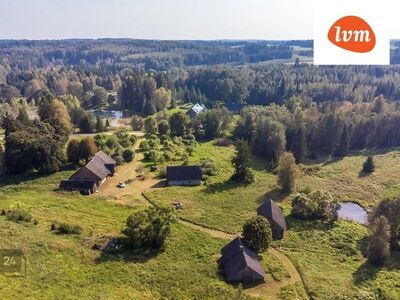 Raieküpse metsa ja järvega põlistalu Mulgimaal