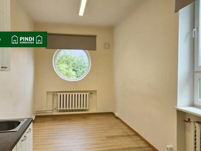 Üürile anda büroo või teeninduseks sobiv ruum, mis asub hoone kolmandal korrusel