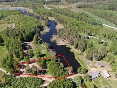 Kauksi järvega piirnev looduskaunis elamumaa krunt!



Asukoht veekogu ääres soosib kaunite hooaj