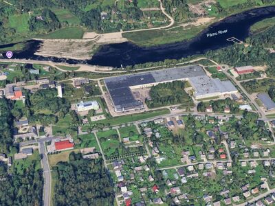 Tootmiskompleks Sindis, Pärnu jõe äärsel kinnistul