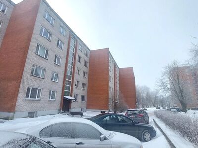 Müüa hubane, soe ja valgusküllane kolmetoaline korter aadressil Kesk tn 5, Sillamäe linnas