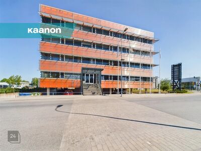 VALGUSKÜLLANE NURGAPEALNE BÜROORUUM!