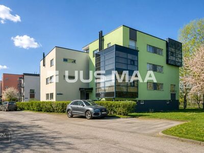 *Panoraamaknad hoovi suunas*Parkimine ja panipaik*