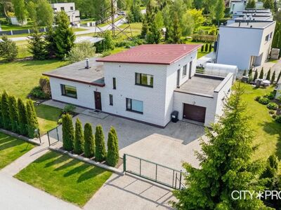 MÜÜA RAHULIKUS PIIRKONNAS 5-TOALINE SAUNAGA ERAMU!