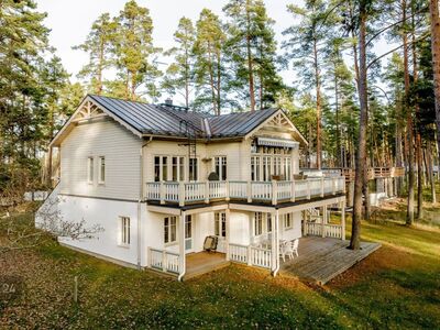KAHEPERE ELAMU, JÕGI LÄHEDAL, MAAKÜTE