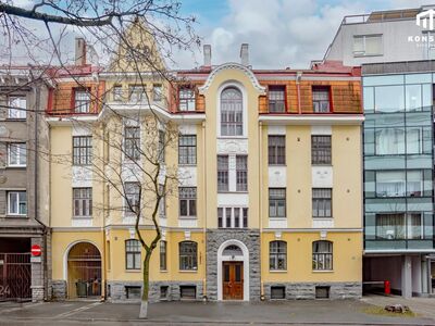 Müüa suur ja iseloomuga katusekorter südalinnas, esinduslikus hilisjuugendlikus elamus, mille arh
