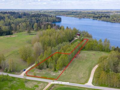 Kinnistud Pangodi järve kaldal.
