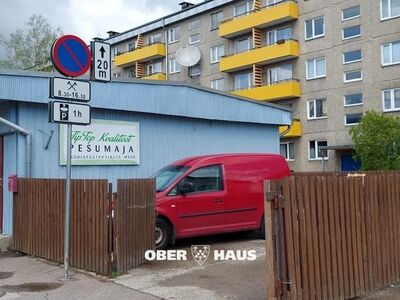 Müüa kasutusel ärihoone, mille ehitusalune pind on 110 m2, kogu piiratud kinnistu pind on 303 m2