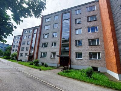 Müüa hubane, soe ja valgusküllane kolmetoaline korter aadressil Kesk tn 5, Sillamäe linnas