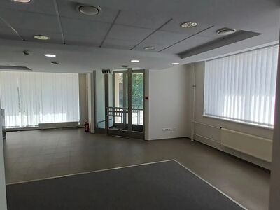 Äripinnad kesklinnas peatänaval