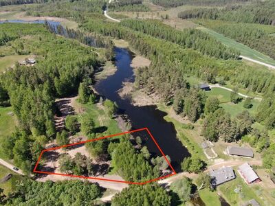 Kauksi järvega piirnev looduskaunis elamumaa krunt!



Asukoht veekogu ääres soosib kaunite hooaj