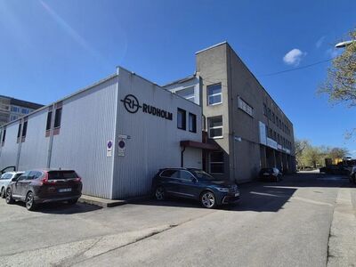 Üürile anda kahe toaga kontor Peterburi tee ääres