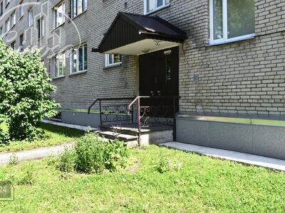 4 tuba, roheline vaade, maja keskel!
