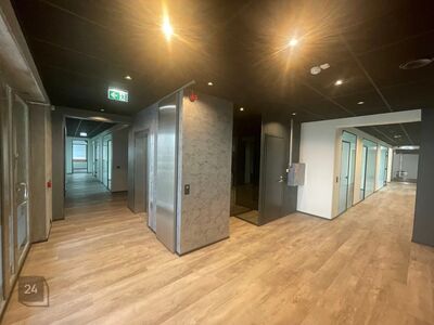 Üürile on anda 14-37 m2 suurused büroo-teeninduspinnad (on ka vee olemasolu), Mustamäe tee 46 b�