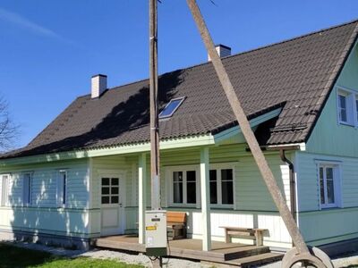 Päikesepargiga, isemajandav talukompleks