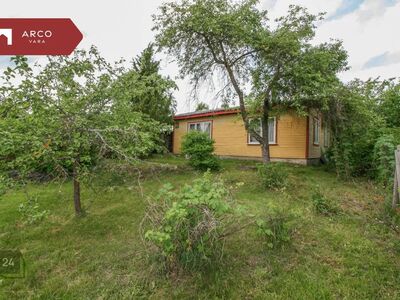 Kodu või suvila järvede läheduses.