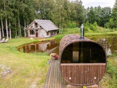 Suvila, oma tiik + mereäärsed kinnistud!